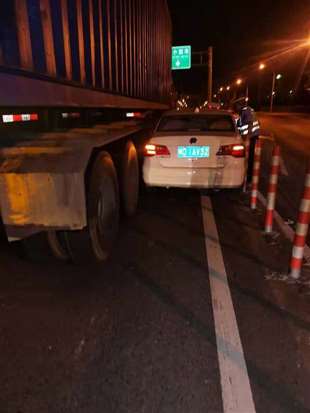 我方大車正常直線行駛,，被小車突然強行加塞發(fā)生事故，交警判我未禮讓小車全責,，合理嗎,？