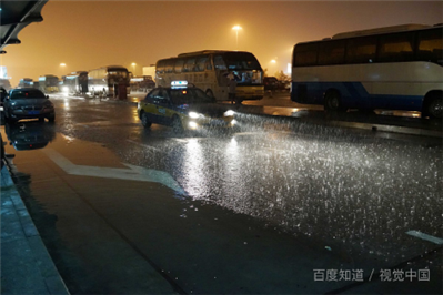 雷雨到來時(shí)的情景,，和雷雨過去后的情景