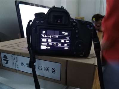 CanonEDS70D照相機開機出現(xiàn)一下畫面怎么解決