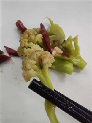 學(xué)校餐廳飯菜有蟲怎么舉報